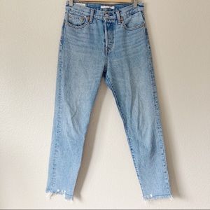 🌻Levi’s Icon wedgie jeans